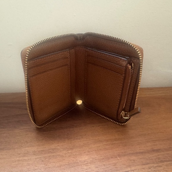 Tory Burch Thea Bi-fold Pebble leather Wallet, camel color - Picture 7 of 8